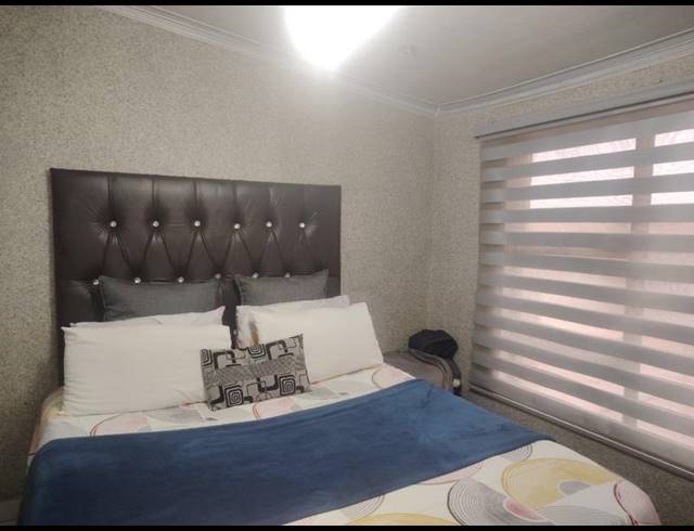 4 BEDROOM HOUSE FOR SALE IN VERGENOEG